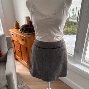 Old Navy Herringbone Mini Skirt 🖤